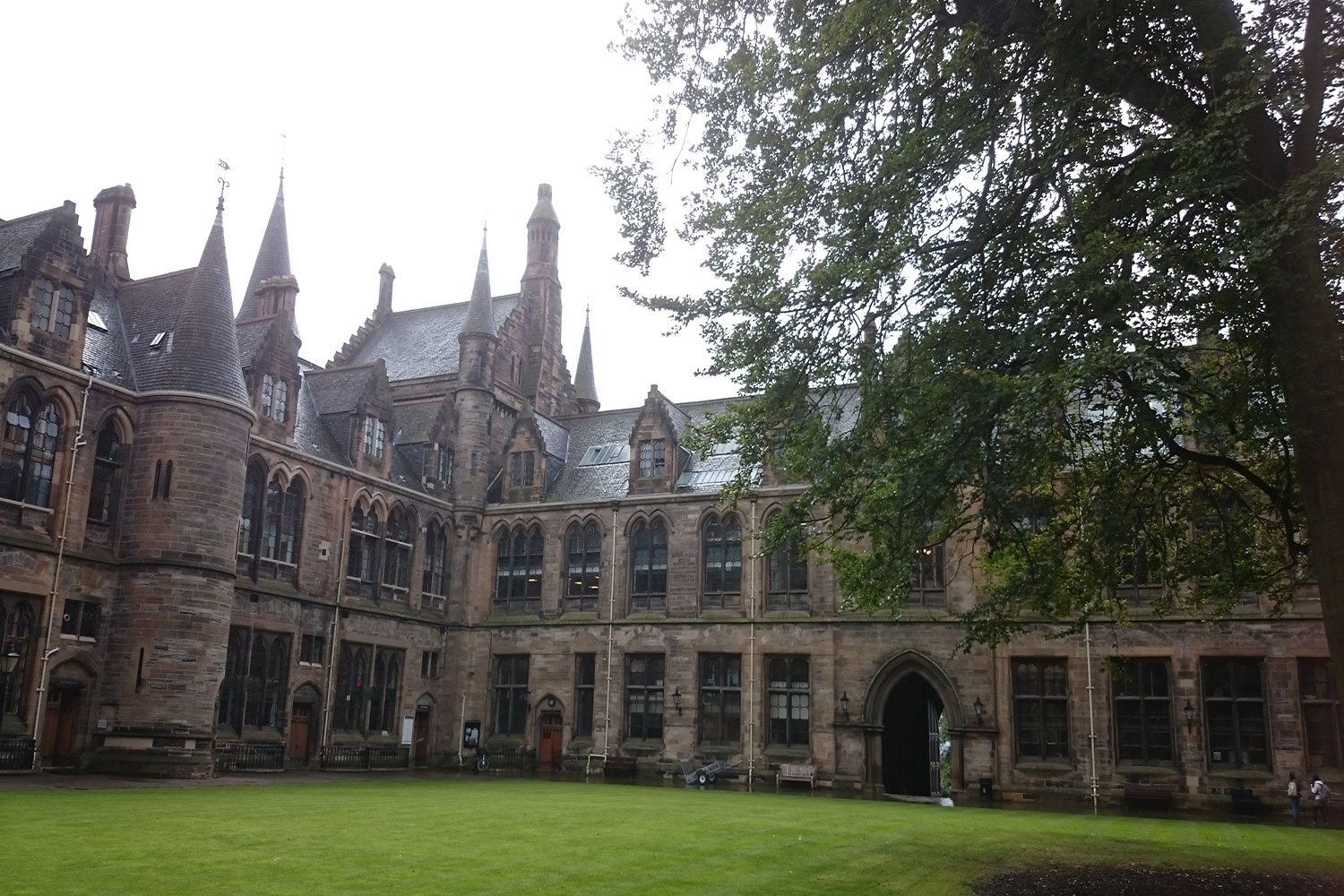Außenansicht der Universität von Glasgow.