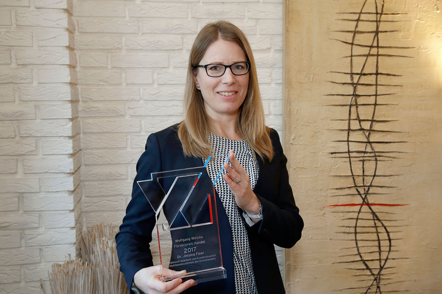 Die diesjährige Preisträgerin des Wolfgang wirichs förderpreis Handel Dr. Susanne Fleer vom Institut für Marketing. bildnachweis Wolfgang Wirichs Stiftung
