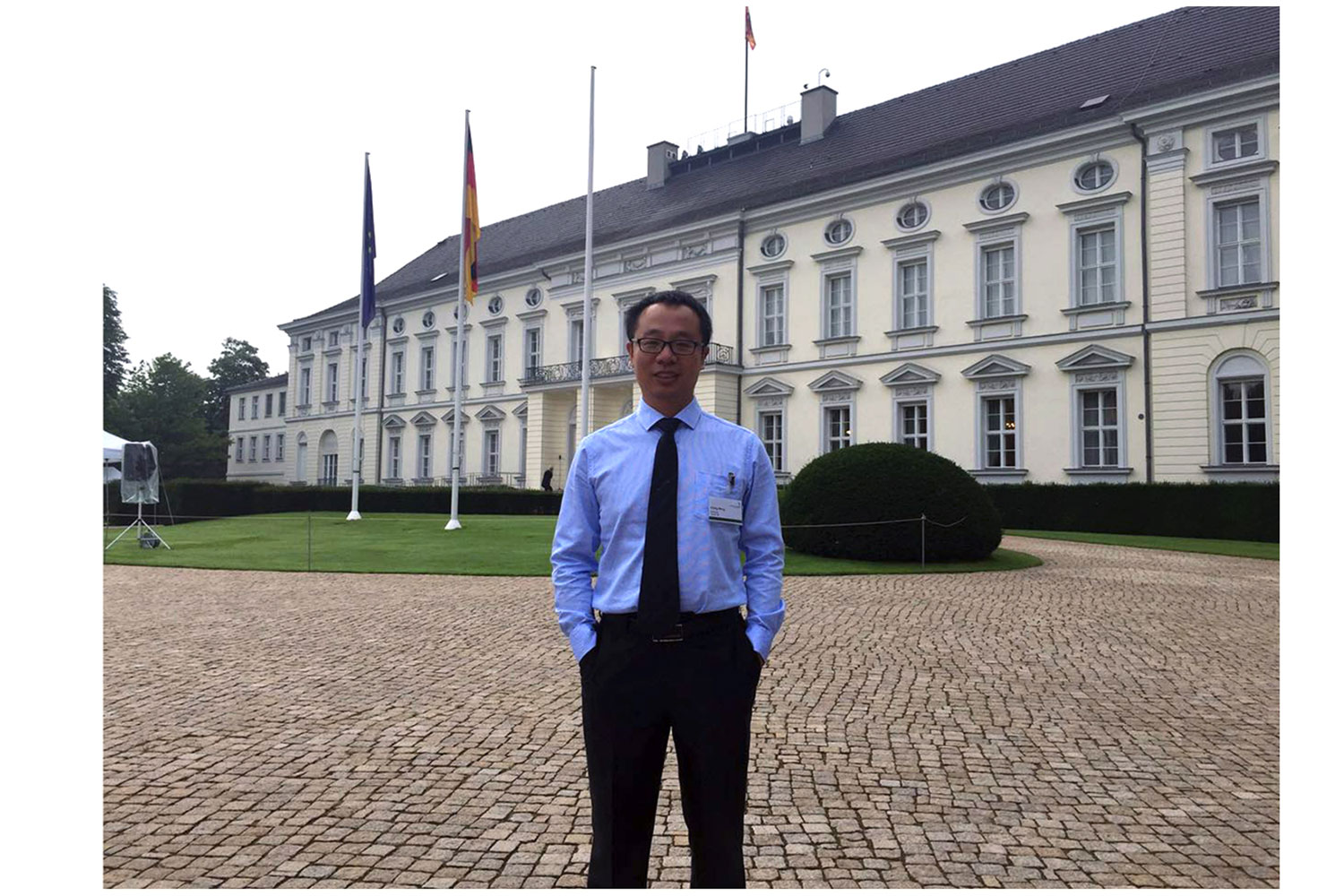 Zu sehen ist der Stipendiat Chong Wang in Berlin.