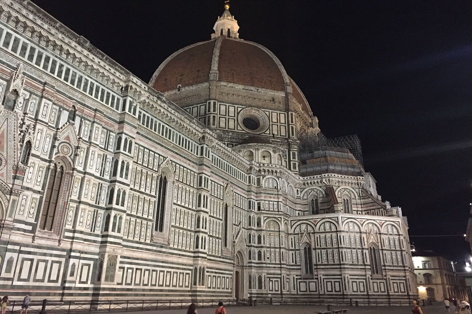 Zu sehen ist die Kathedrale Santa Maria del Fiore bei Nacht.