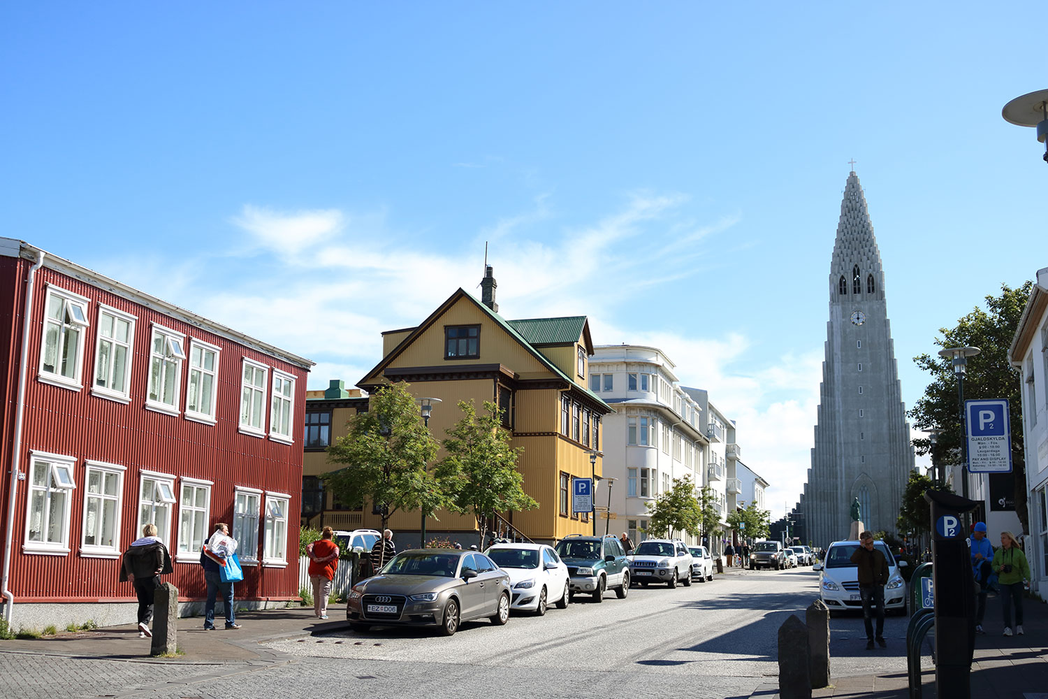 Bild einer Nebenstraße der Stadt Reykjavík.