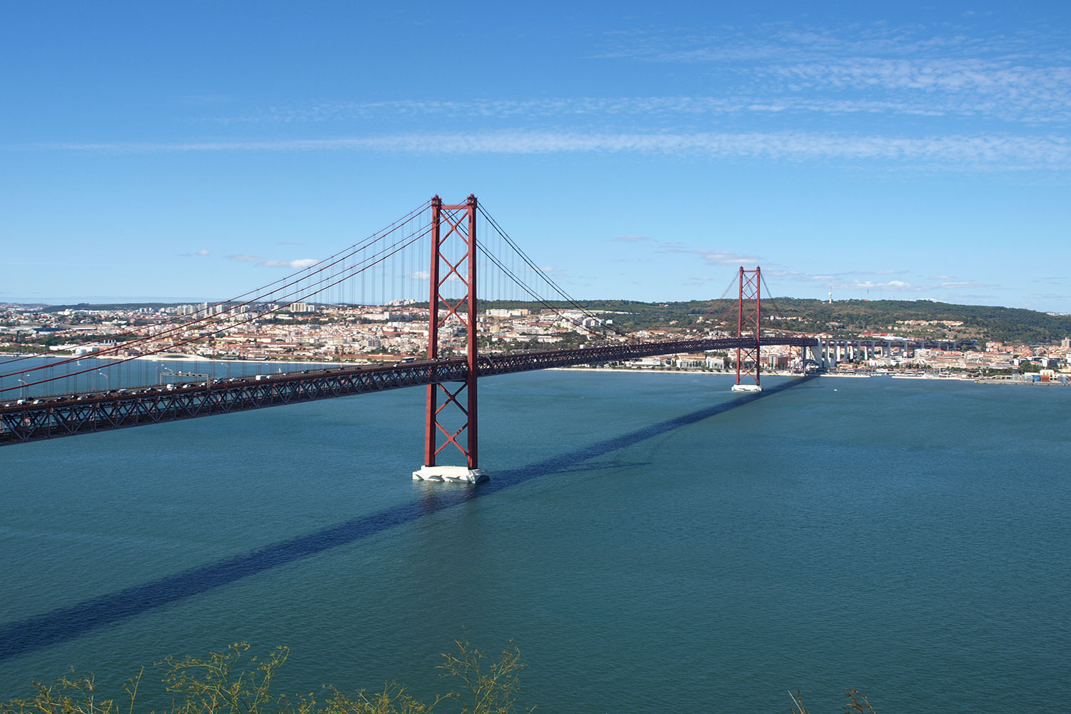 Zu sehen ist die Brücke des 25. April in Lissabon.