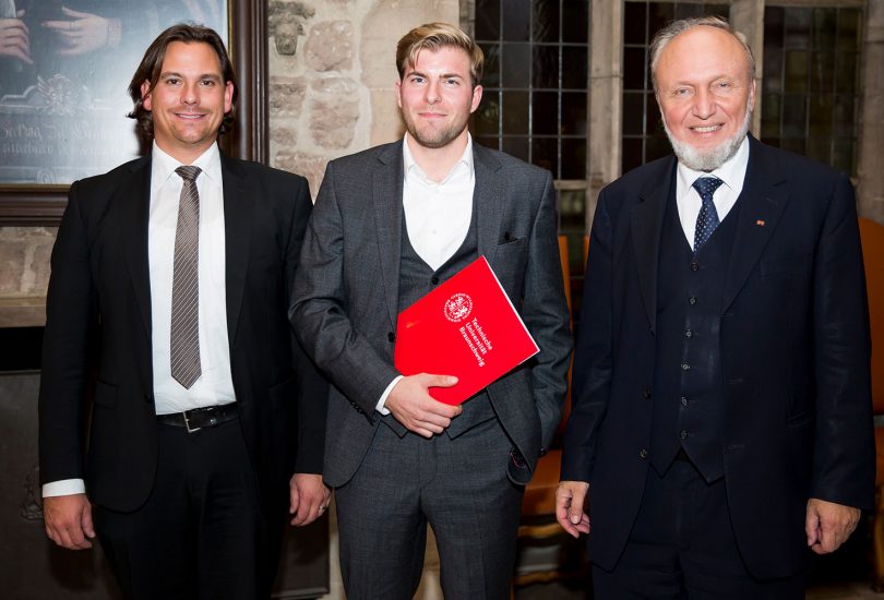 Gruppenfoto von Prof. Dr. Christian Leßmann, Bastian Stahl und Prof. Dr. Dr. h.c. mult. Hans-Werner Sinn.