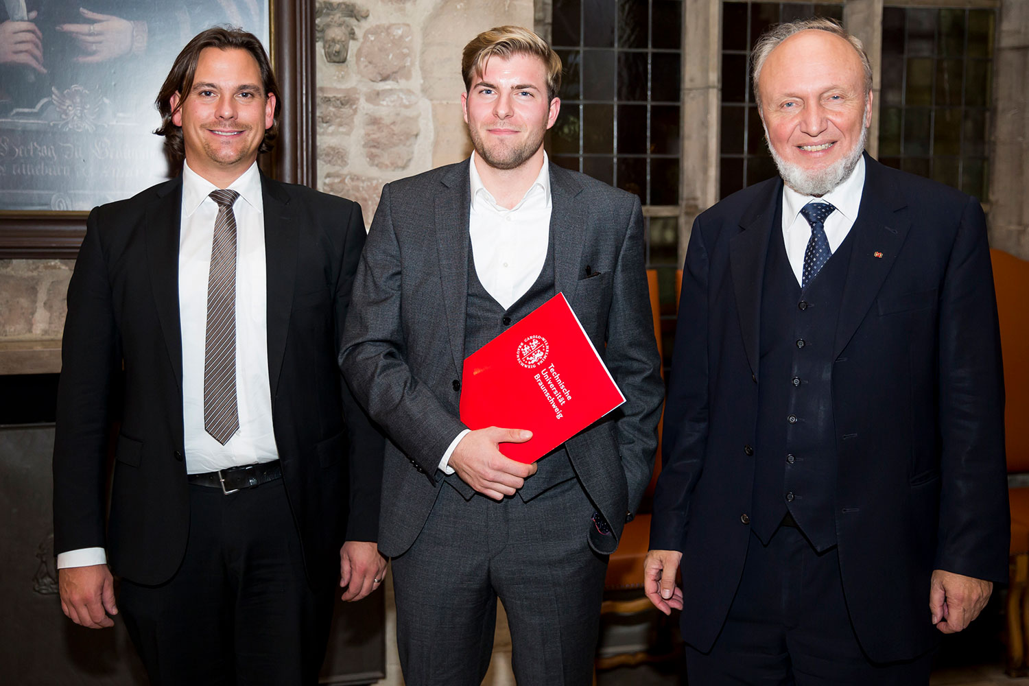 Gruppenfoto von Prof. Dr. Christian Leßmann, Bastian Stahl und Prof. Dr. Dr. h.c. mult. Hans-Werner Sinn.