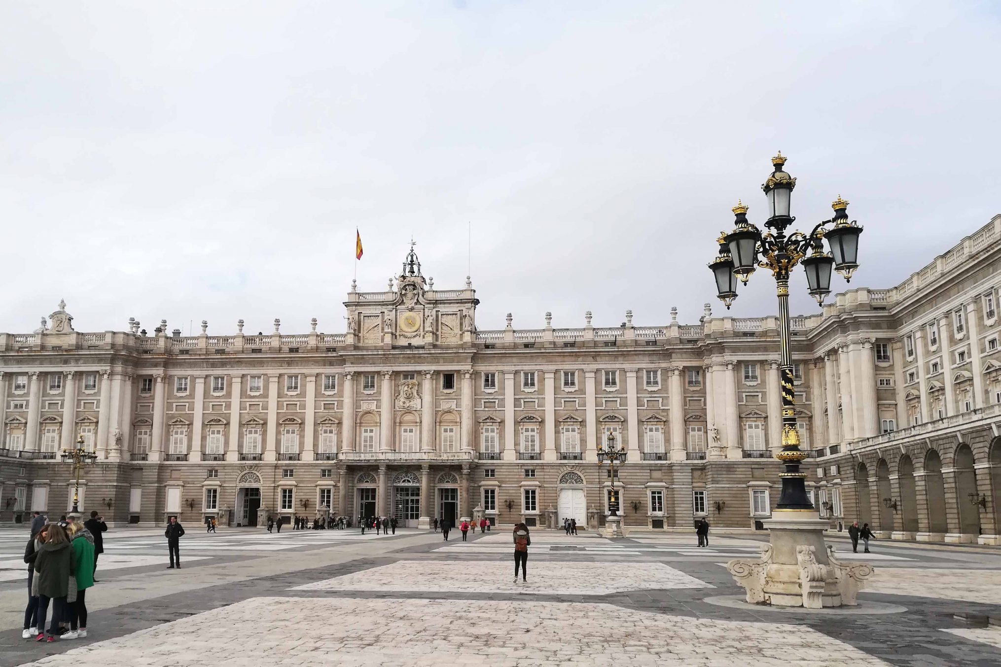 Zu sehen ist der "Palacio Real", die offizielle Residenz des spanischen Königshauses.