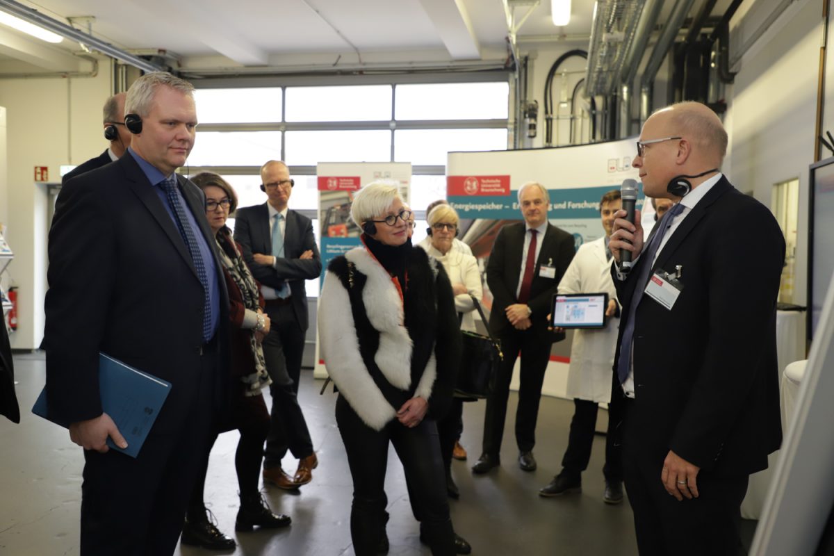 Besuch der Delegation in der BatteryLab Factory Braunschweig