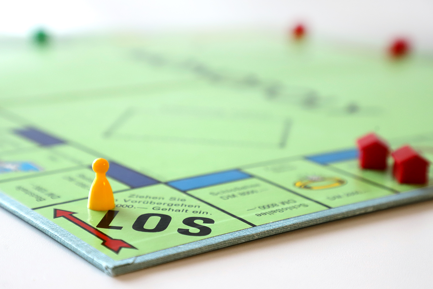 Auf "Los" beim Monopoly-Spiel