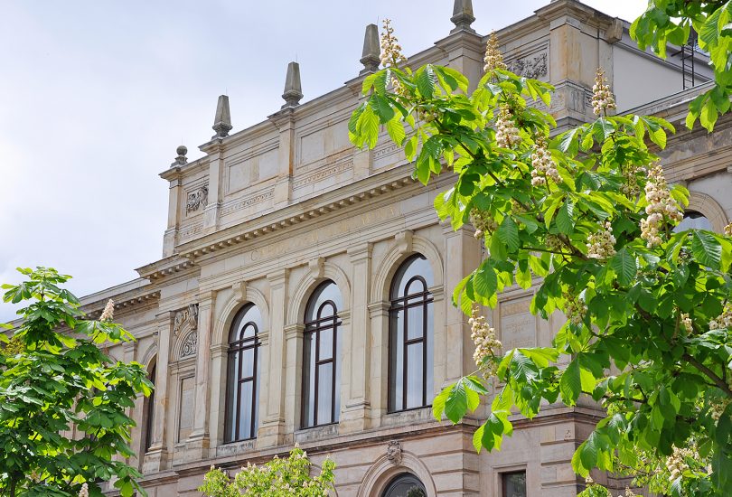 Das Altgebäude der TU Braunschweig im Frühling