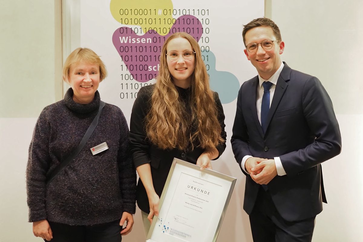 November: Wissenschaftspreis Niedersachsen an Mathematik- und Chemie-Studentin Mandy Hoffmann