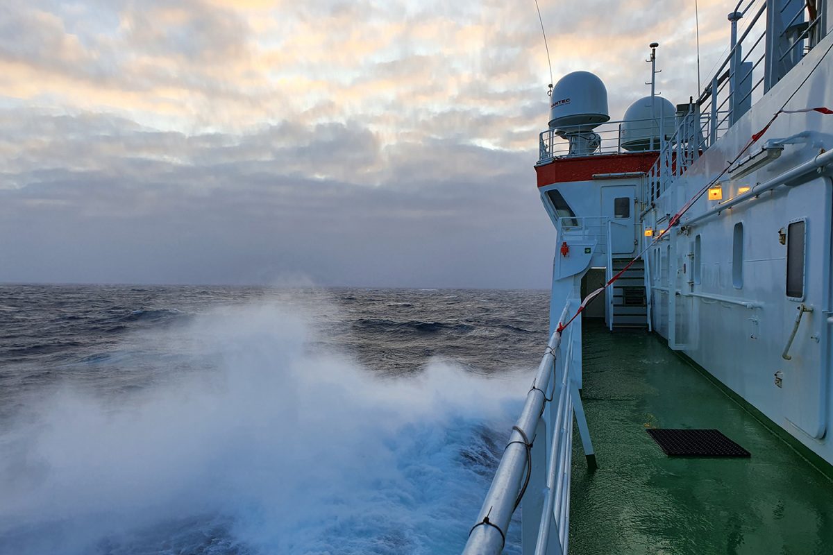 Januar: An Bord der „Polarstern“ auf „Island-Impact“-Expedition