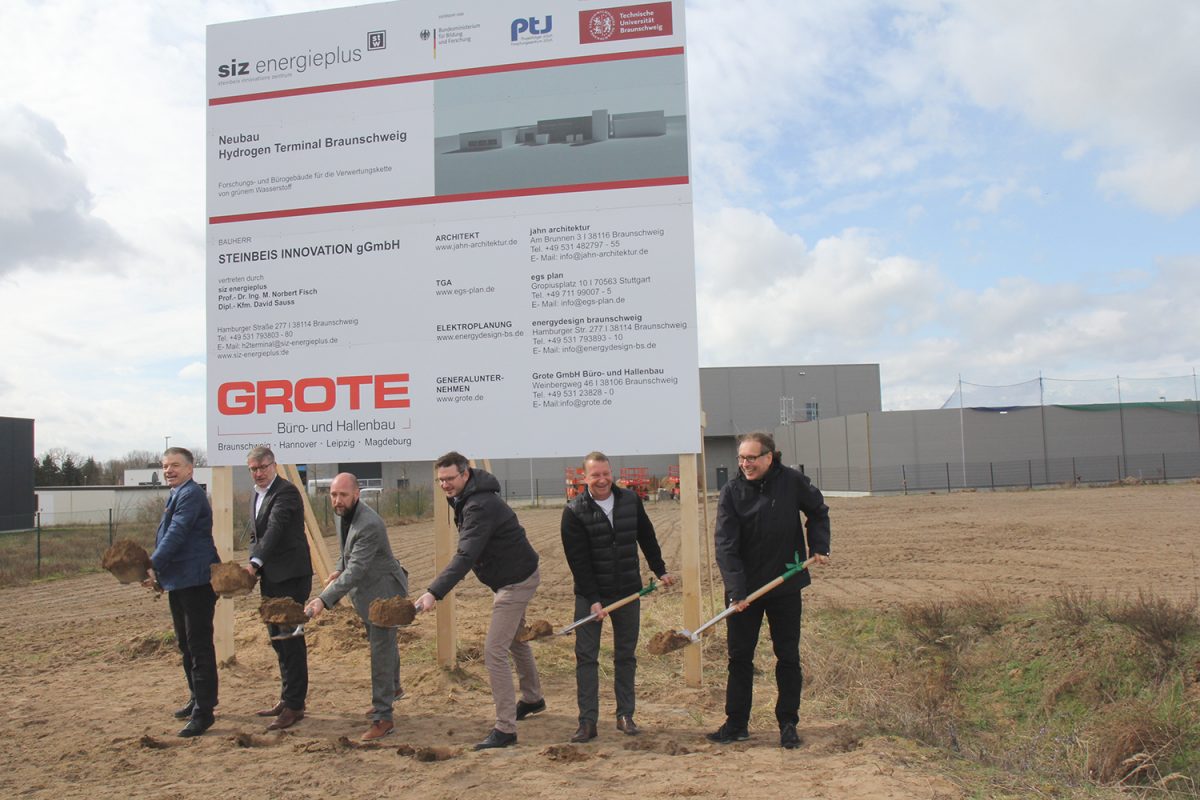 März: Spatenstich zum Neubau des Hydrogen-Terminals am Braunschweiger Forschungsflughafen