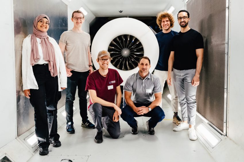 Gruppenfoto der Summer School-Teilnehmenden wähend einer Exkursion.