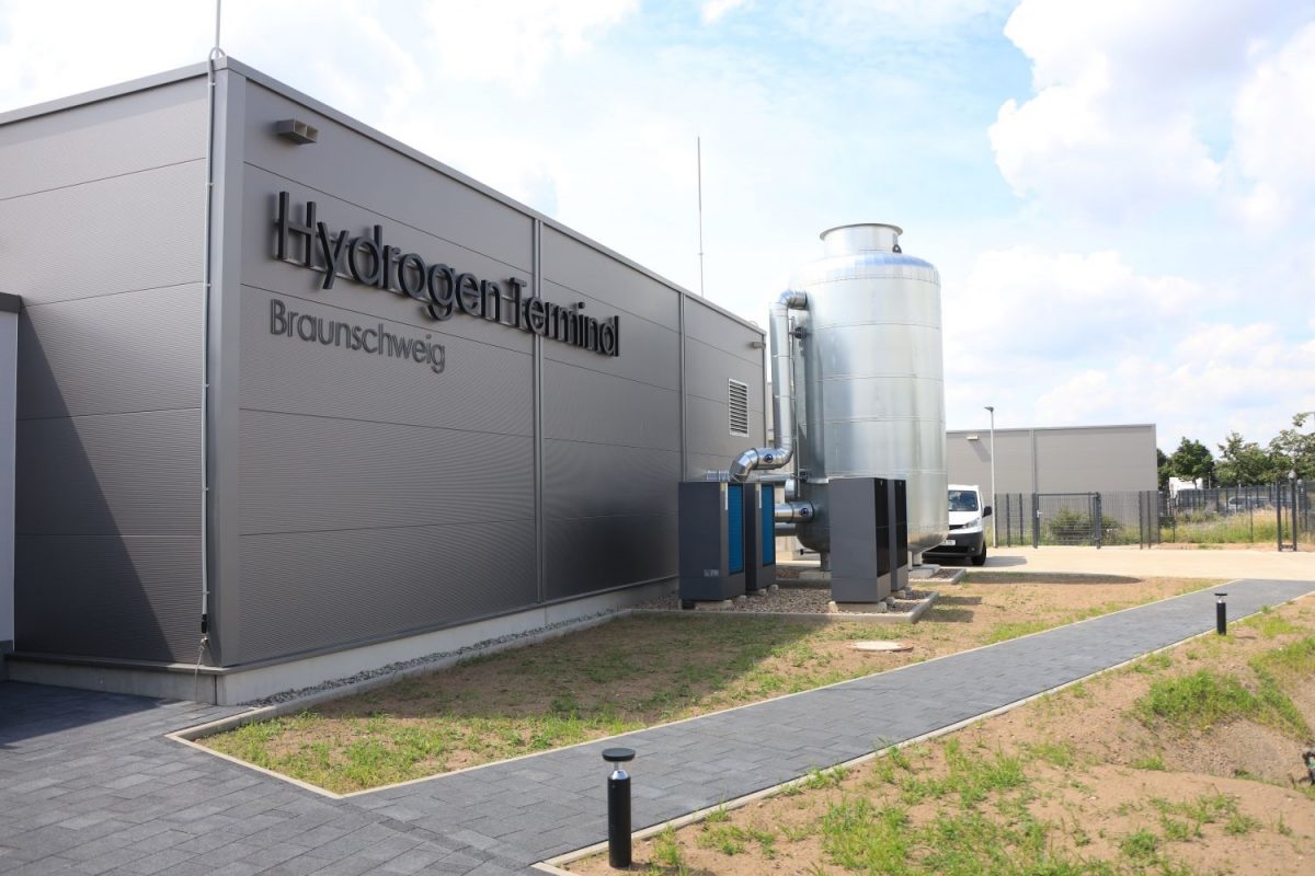 Juni: Hydrogen Terminal eröffnet